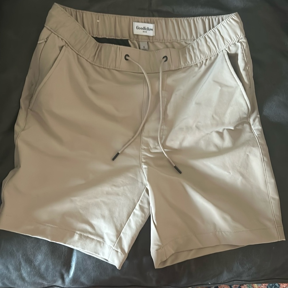 Goodfellow Khaki hybrid shorts with zippered pockets size Small